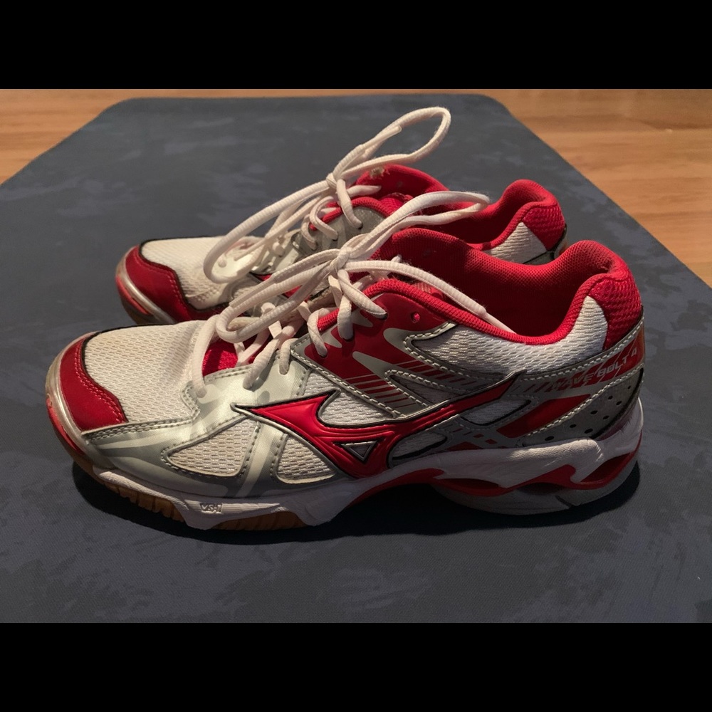 Mizuno volleyball shoes